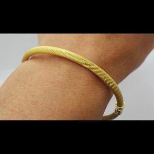 14K YELLOW GOLD LADIES BANGLE BRACELET Stunning!